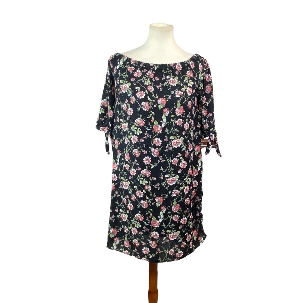 Woman’s Mai Soli floral off shoulder dress size M